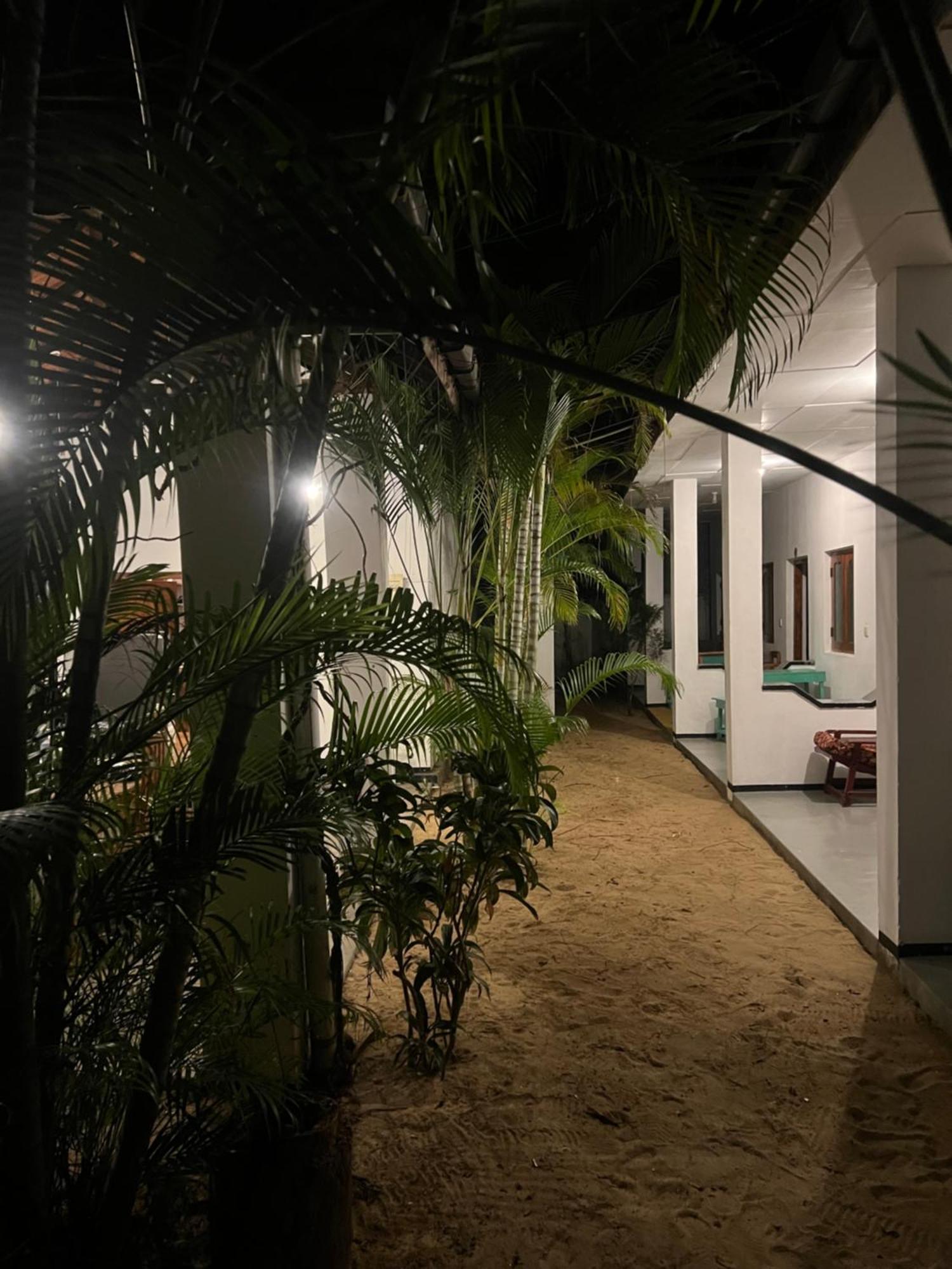 Moxy Bay Arugambay Hotel Arugam Bay Buitenkant foto