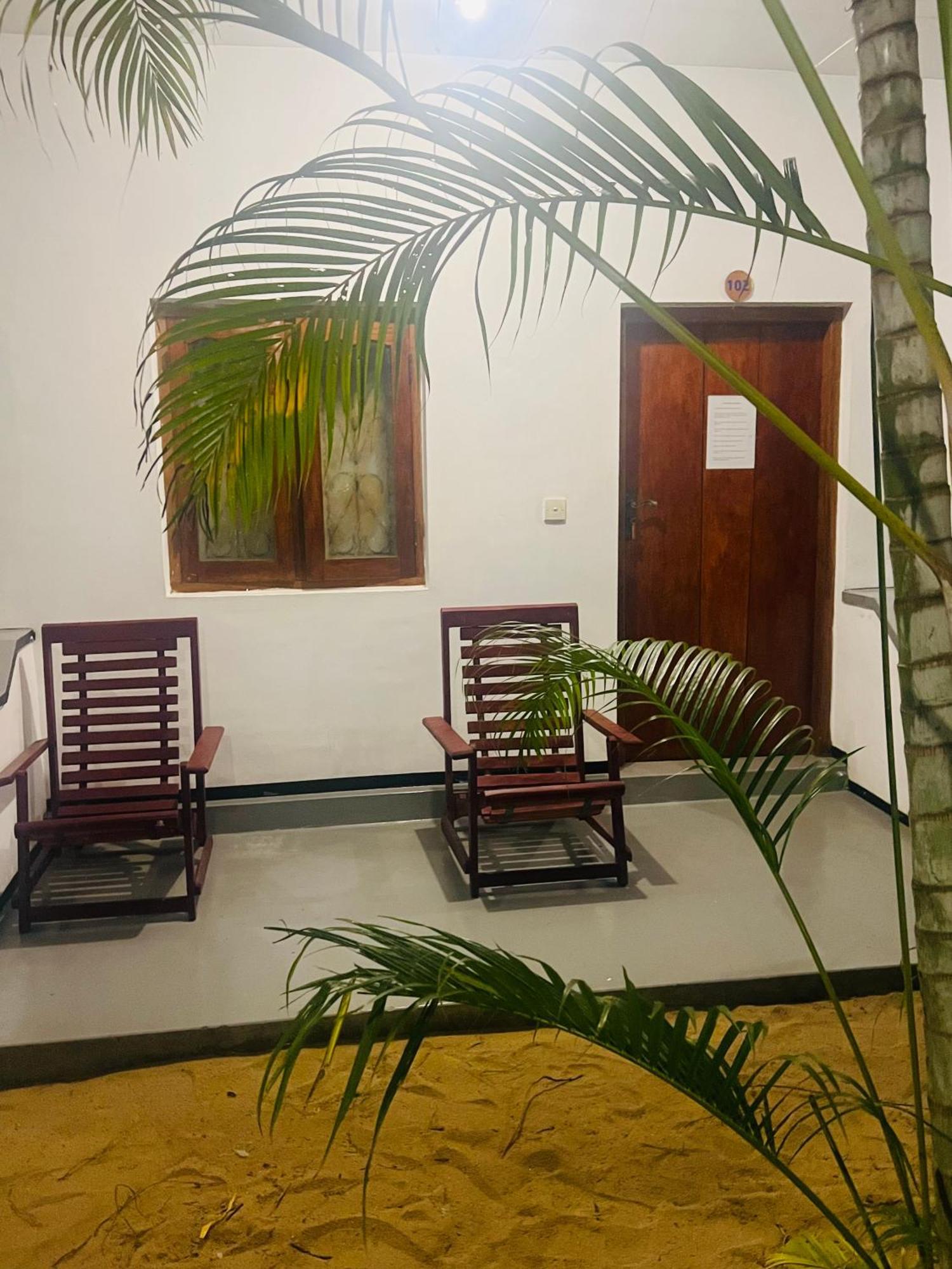Moxy Bay Arugambay Hotel Arugam Bay Buitenkant foto